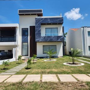 Casa En Alquiler, Condominio El Berger  De Las Colinas Urubo