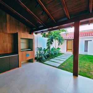 Moderna Casa En Venta En La Av. Beni Entre 4to Y 5to Anillo