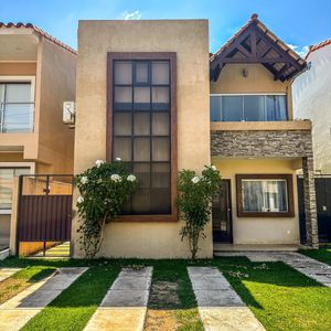Hermosa Casa Amoblada En Alquiler Zona Norte