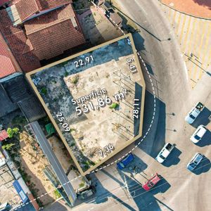 Terreno Comercial, Isuto