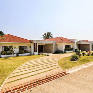 Lujosa Casa En Venta - Zona Urubó