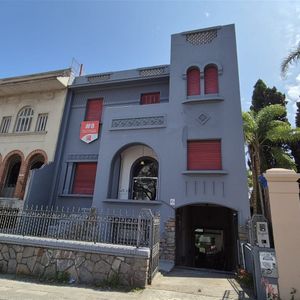 Venta- Casa- Sobre Bvar Artigas