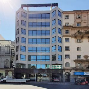 Alquiler Local Comercial Sobre Plaza Independencia - Ubicación Inmejorable Entre Centro Y Ciudad Vieja. Ubica
