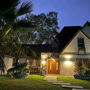 Venta De Casa 8 Dormitorios En Barrio Cumbres De Carrasco.