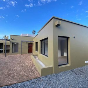 Venta Casa 2 Dormitorios, 1 Baño, Garage Y Parrillero En Ciudad De La Costa