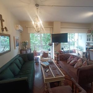 Venta Exclusivo Apartamento De 3 Dormitorios Con Patio Privado Y Garaje En El Corazón De Pocitos.