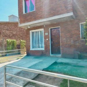 Venta Casa 3 Dormitorios Baño Parrillero Estacionamiento En Cooperativa Cerrada