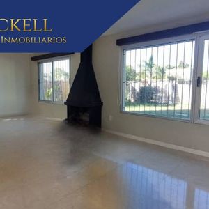 Alquiler De Casa En Lomas De Solymar Sur,  3 Dormitorios, 3 Baños.
