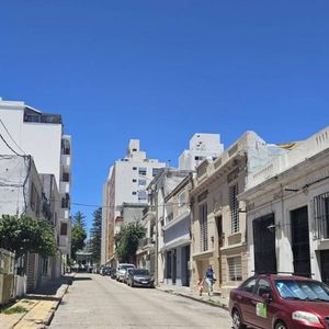Alquiler Apartamento De 1 Dormitorio En  Pocitos - Ubicación Privilegiada.