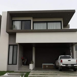 Casa En Venta, Condominio Santa Cruz La Vieja