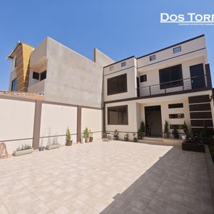 $us.- 143.500 Amplia Casa Con 4 Dormitorios, Próximo Al Km 6 Blanco Galindo