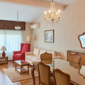 Casa Padrón único En Malvín Sur Con Jardín Al Frente, Garage Y Parrillero