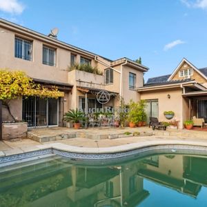 Casa Con Piscina De 690 M De Terreno En Miraflores Proximo A Rivera, Carrasco