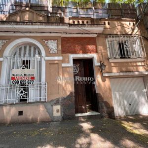 Casa En Joaquin Nuñez Y Luis De La Torre, Pu. 4-5 Dorm. Patio. Garaje. Playroom