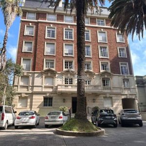 Edificio Iconico En Pocitos, Pegado A Embajada Italia. Mucho Sol! 3 Dorm + 3 Baños + Gje. Gc$8.500