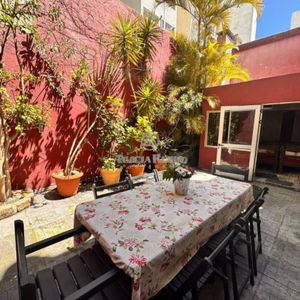 Casa De Estilo A 2 Cuadras De Rambla Pocitos. Benito Lamas Y Berro. 5 Dorm+ 5 Baños+ Playroom  + Estar + Barbacoa Con Parrillero