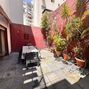 Casa De Estilo A 2 Cuadras De Rambla Pocitos. Benito Lamas Y Berro. 4 Dorm Y Serv + 5 Baños+ Playroom  + Estar + Barbacoa Con Parrillero