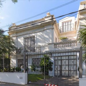Espectacular Residencia En La Mejor Zona De Parque Batlle! Para Clinica, Empresa, Geriatrico, Instituto Enseñanza O Embajada! 20 Mts Frente. 791 Terreno  . 700 Mts Edificados, Gjes X 4