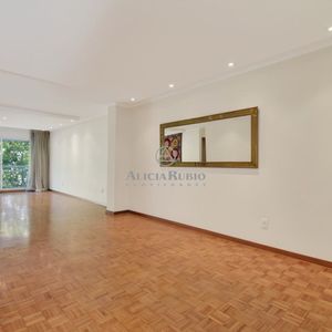 Chucarro Y Marti. Piso Alto. Balcon, 4 Dorm, 3 Baños, Serv.compl, Estar- Gje X 2.