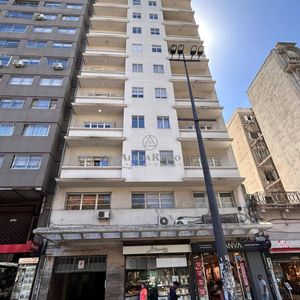 18 De Julio 1417 Frente A Imm. De Estlio Y Categoria! 166 + 12 Balcon. Gc$10.790. Gje.