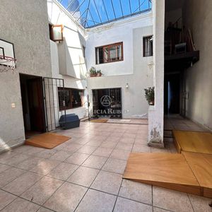 Brito Del Pino Y Libertad. P.unico. Cochera X 2. Patio Con Parrillero. Bbcoa. 5 Dorm O 4 + Consutorio Independiente. 3 Baños. Del 2000!