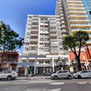 21 De Setiembre Y Williman, Piso Alto, Balcon. Estar. Garaje. Losa Central Y Vig24 Horas. 108 Mts