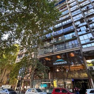 Rio Negro Casi 18 De Julio, Edificio De Solo Oficinas.  85 Mts, Piso 5 Al Frente