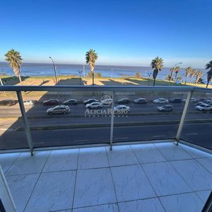 Rambla Punta Carretas Y Garcia Cortinas. 230 Mts. Esquina. Parrillero Propio. 2 Garajes.+box. Bbcoa Comun. Gc$33.000
