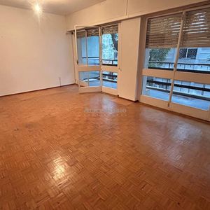 Ellauri Y Scoseria. 120 Mts Con Terrazas.. Para Reciclar. 3 Dorm  + 2 Baños. Garaje+ Cochera. Losa  + Agua Central.