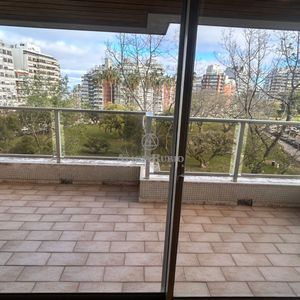 Frente A Villa Biarritz. 185 Mts. Vazquez Ledesma Casi Rambla! 4 Y Serv+estar. Balcon. Gje + Alq Otro. Gc$28.000 Losa + Port.