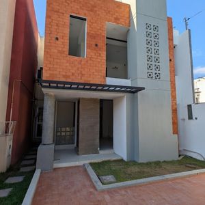 Casa Moderna En Venta – Condominio Alassio | Zona Norte