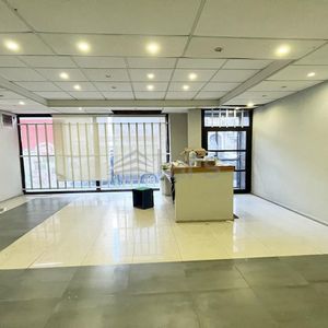 Local Comercial En Alquiler / Centro - Inmobiliaria Lars