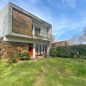Casa En Venta / Carrasco - Inmobiliaria Lars