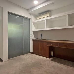 Oficina En Venta/alquiler / Ciudad Vieja - Inmobiliaria Lars