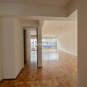 Alquiler En Pocitos 2 Dorm 2 Baños