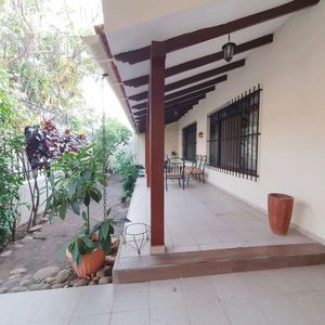Av. Alemana Entre 3ro Y 4to Anillo Casa En Venta