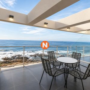 Apartamento Frente Al Mar Venta, Península, Punta Del Este, 3 Dormitorios.
