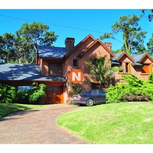 Casa En Venta Y Alquiler, Golf, Punta Del Este, 4 Dormitorios.