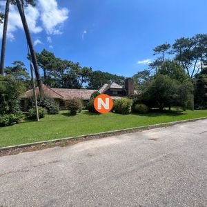 Exclusiva Residencia En La Zona Más Prestigiosa De Punta Del Este