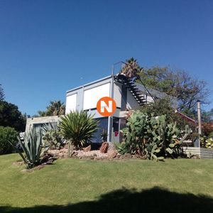 Muy Linda Casa En Venta, A Pasos Del Mar, Playa Brava