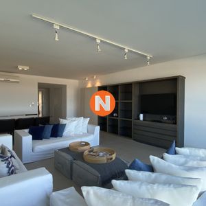 Exclusivo Apartamento De 2 Dormitorios Frente A Playa Brava Punta Del Este