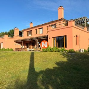 Casa En Montoya De 5 Dormitorios