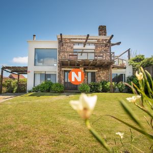 Hermosa Casa Frente Al Mar En Punta Piedras