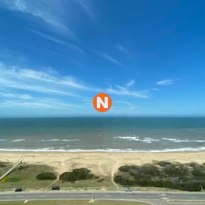 Venta De Apartamento 3 Dormitorios + Servicio - Playa Brava - Punta Del Este