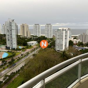 Apartamento En Venta De 3 Dormitorios A Cuadras Del Mar , Punta Del Este