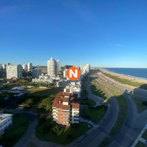 Apartamento 3 Dormitorios En Alquiler Temporal,. Playa Brava, Punta Del Este