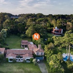 Venta De Casa 3 Dormitorios En Rincon Del Indio, Playa Brava Punta Del Este.