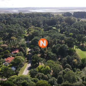 Venta De Lote De  2150 M2 En Playa Brava, Punta Del Este.