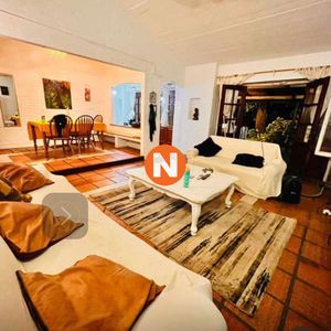 Vende Casa En Punta Del Este De 4 Dormitorios.