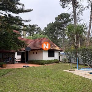 A Pocas Cuadras De La Playa - Casa En Venta, 4 Dormitorios, Pinares